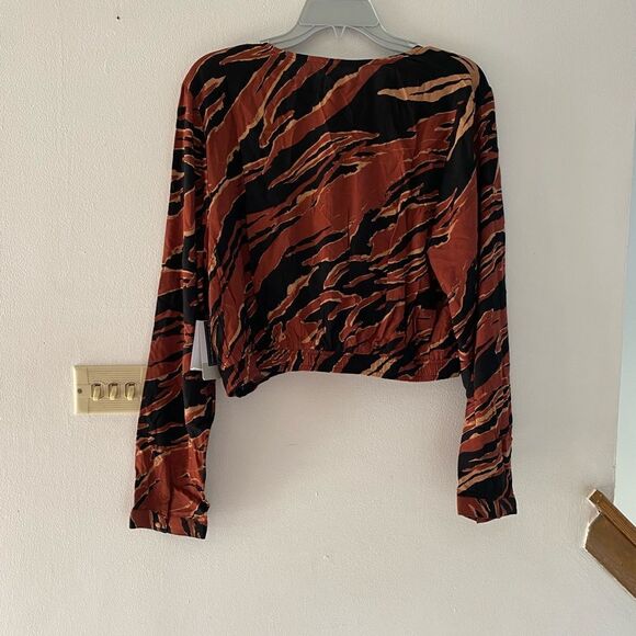 NWT BP brown burnout tiger stripe wrap front plus size crop top - Picture 6 of 6